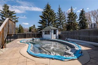 Photo 32: 92 Trowbridge Bay in Winnipeg: House for sale : MLS®# 202307596