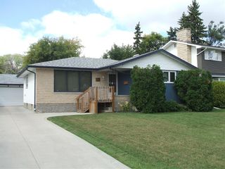 Photo 1: 30 Sage Crescent in Winnipeg: Crestview Residential for sale (5H)  : MLS®# 202021343