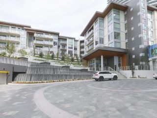 Photo 1: 104 1768 GILMORE Avenue in Burnaby: Brentwood Park Condo for sale in "Escala" (Burnaby North)  : MLS®# R2398729