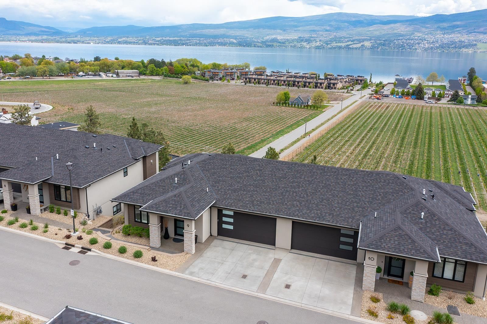 Main Photo: #9 1600 Golden View Drive, in West Kelowna: Condo for sale : MLS®# 10273793