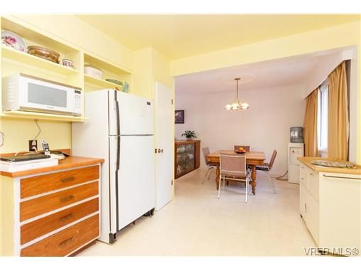 Photo 7: Photos: 643 Belton Ave in VICTORIA: VW Victoria West House for sale (Victoria West)  : MLS®# 742003