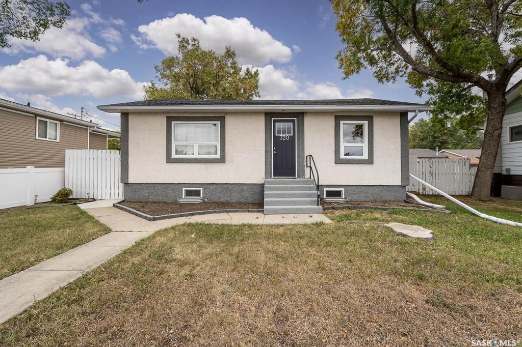 Main Photo: 720 Fairford Street East in Moose Jaw: Hillcrest MJ Residential for sale : MLS®# SK909097