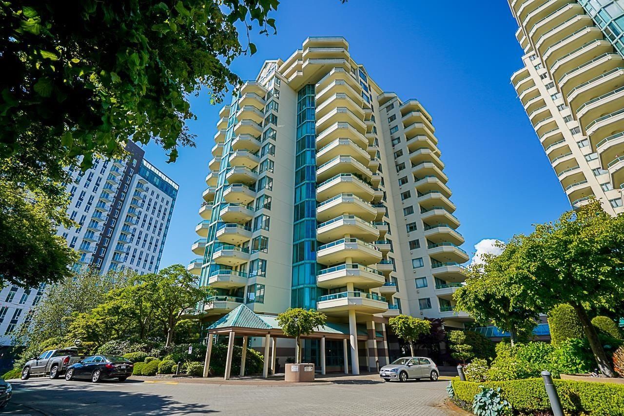 Main Photo: 11B 328 TAYLOR Way in West Vancouver: Park Royal Condo for sale in "The Westroyal" : MLS®# R2759447