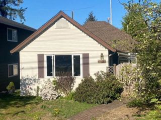 Photo 1: 2049 MAHON Avenue in North Vancouver: Central Lonsdale House for sale : MLS®# R2873273