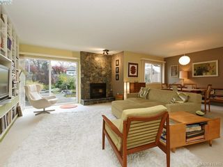 Photo 3: 6 4056 N Livingstone Ave in VICTORIA: SE Mt Doug Row/Townhouse for sale (Saanich East)  : MLS®# 828217