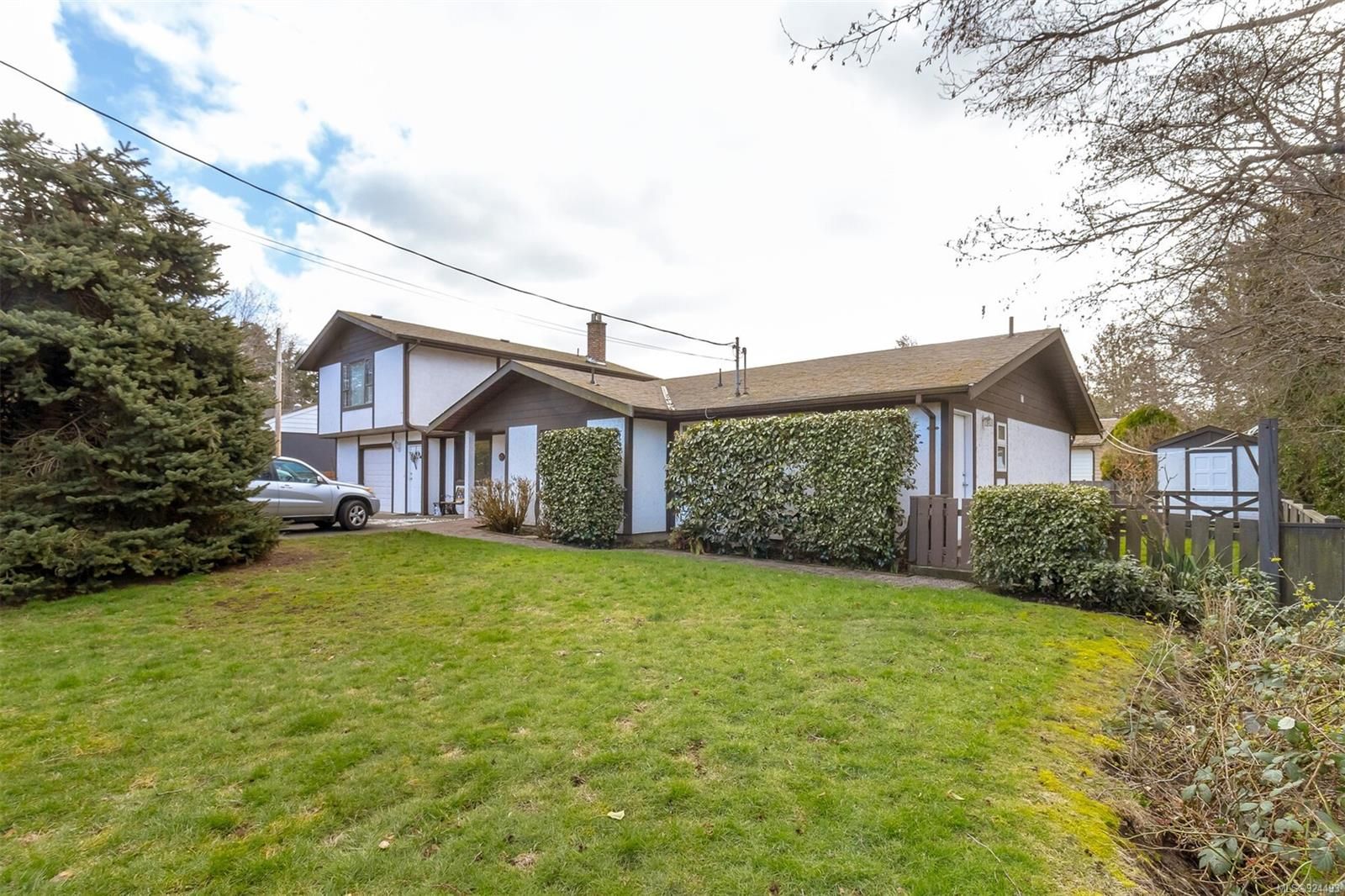 Main Photo: 1631 Knight Ave in Saanich: SE Mt Tolmie House for sale (Saanich East)  : MLS®# 924493