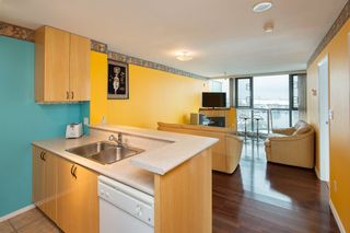 Photo 2: 1006 2763 CHANDLERY Place in Vancouver: Fraserview VE Condo for sale in "THE RIVER DANCE" (Vancouver East)  : MLS®# R2341147