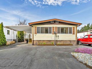 Photo 1: 18 2270 196 Street in Langley: Brookswood Langley Manufactured Home for sale in "Pine Ridge Seniors MH Park" : MLS®# R2872989
