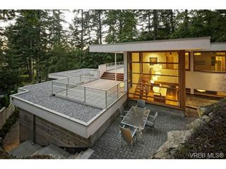 Photo 3: 970 FIR TREE Glen in VICTORIA: SE Broadmead House for sale (Saanich East)  : MLS®# 721236