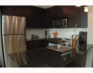 Photo 2: 708 39 6TH Street in New Westminster: Downtown NW Condo for sale in "QUANTUM" : MLS®# V785801