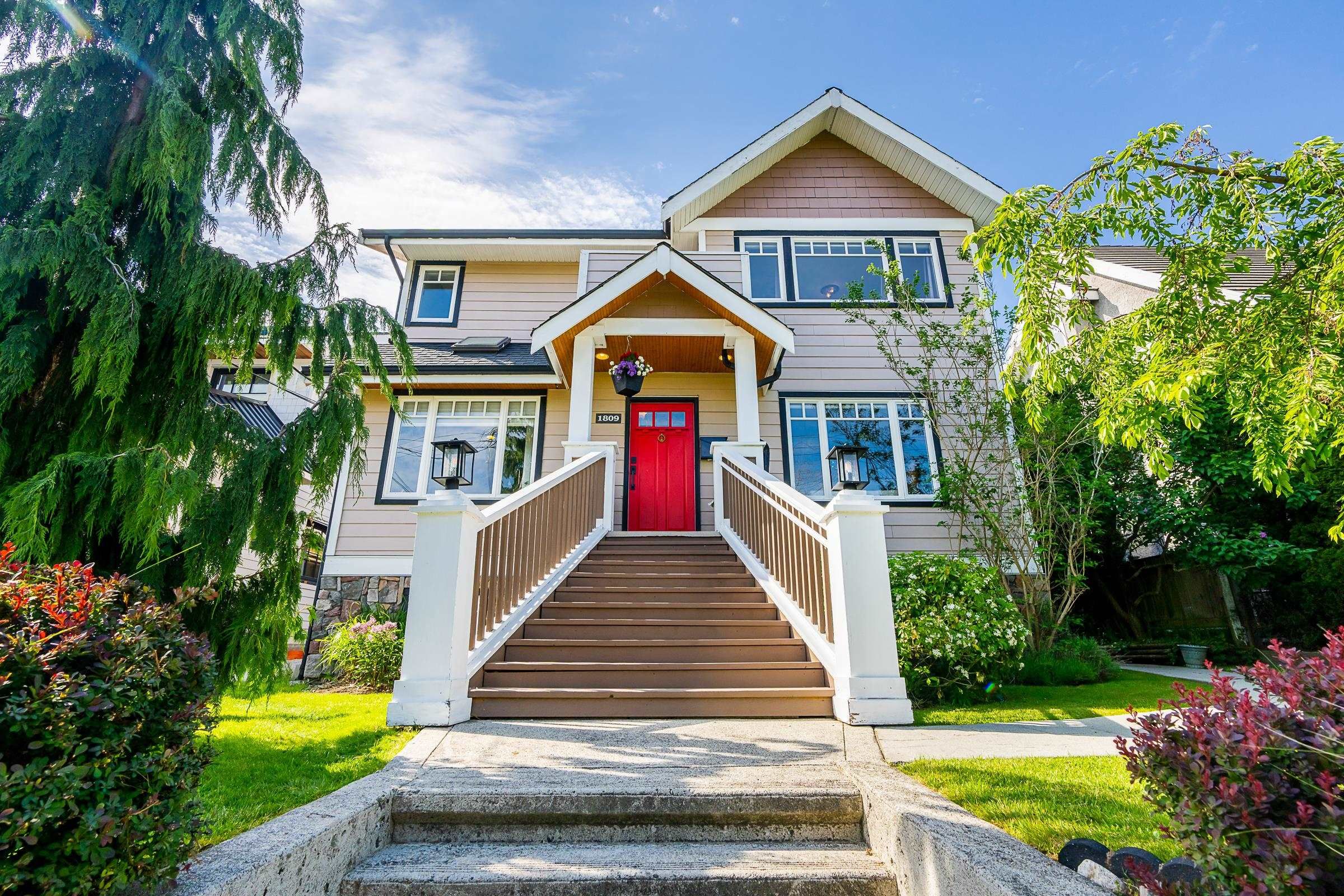 Main Photo: 1809 EDINBURGH Street in New Westminster: West End NW House for sale in "WEST END" : MLS®# R2695330