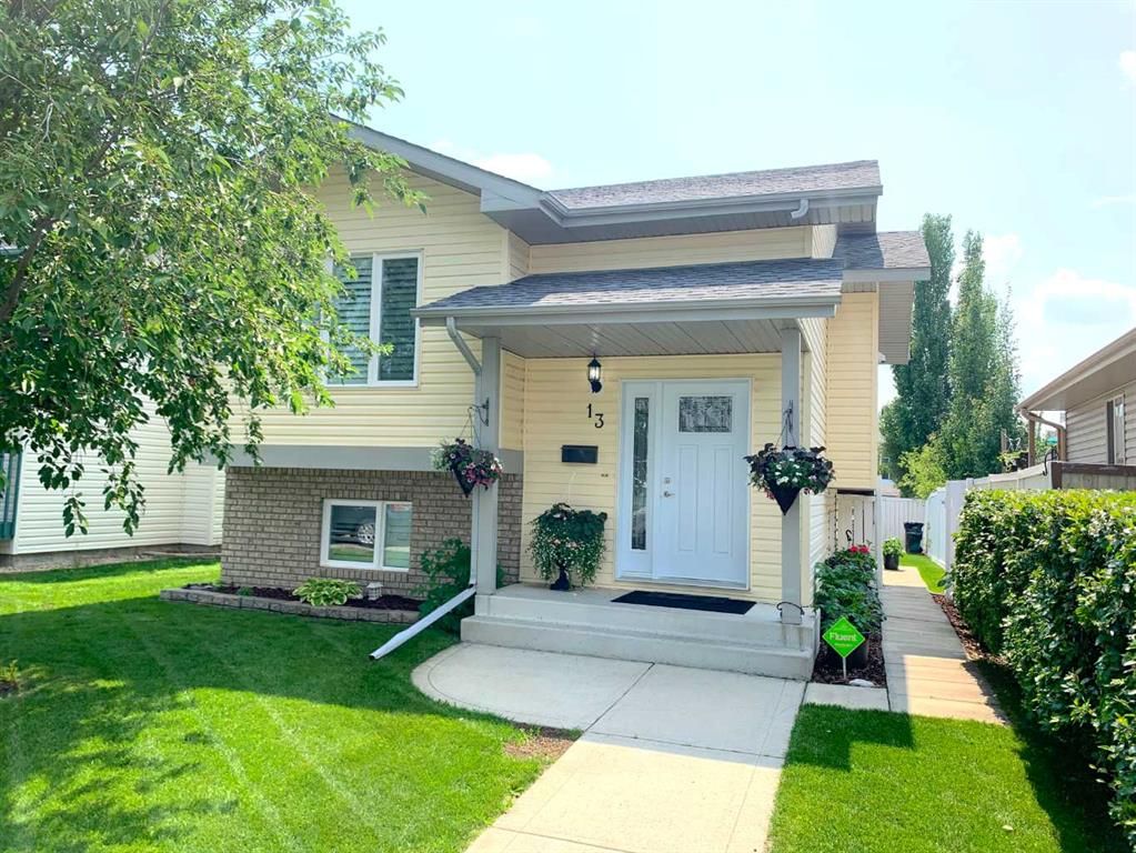 Main Photo: 13 Durand Crescent: Red Deer Detached for sale : MLS®# A2061309