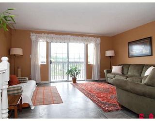 Photo 3: 8841 213A Place in Langley: Walnut Grove House for sale : MLS®# F2817601