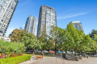 Photo 1: 1502 455 BEACH Crescent in Vancouver: Yaletown Condo for sale in "Park West Two" (Vancouver West)  : MLS®# R2816579