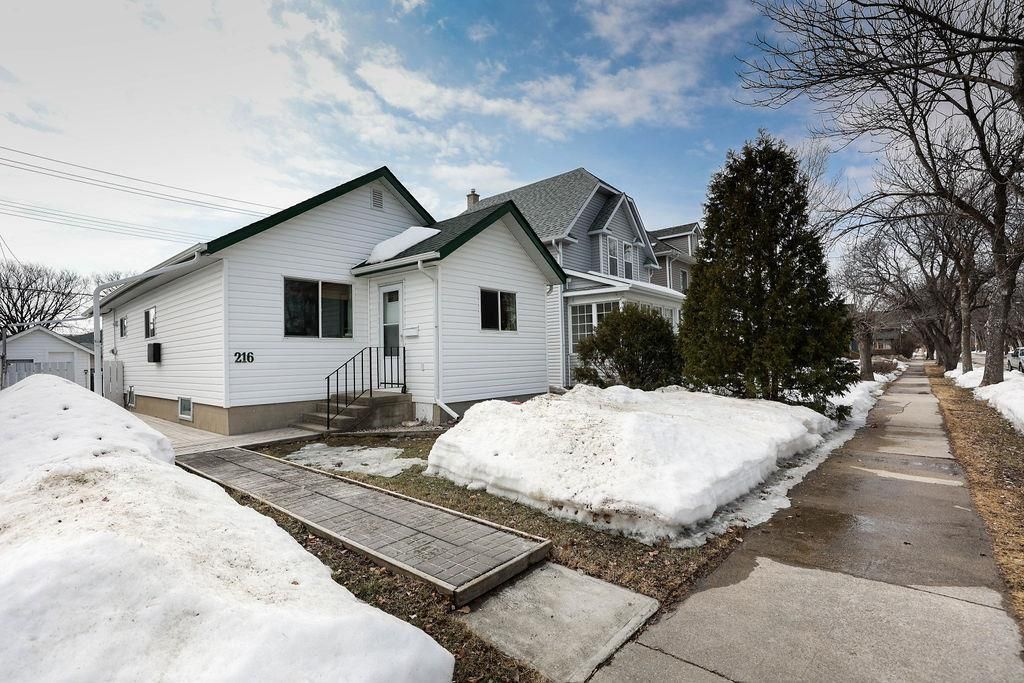 Main Photo: 216 Yale Avenue West in Winnipeg: West Transcona Residential for sale (3L)  : MLS®# 202207023