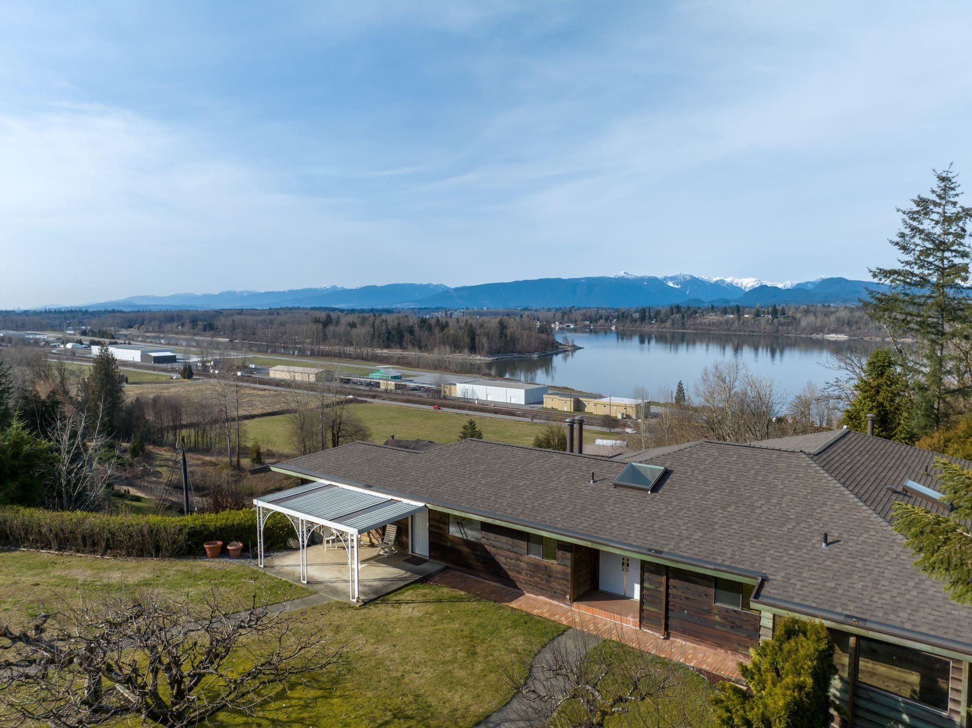 8898  ARMSTRONG Road, Langley