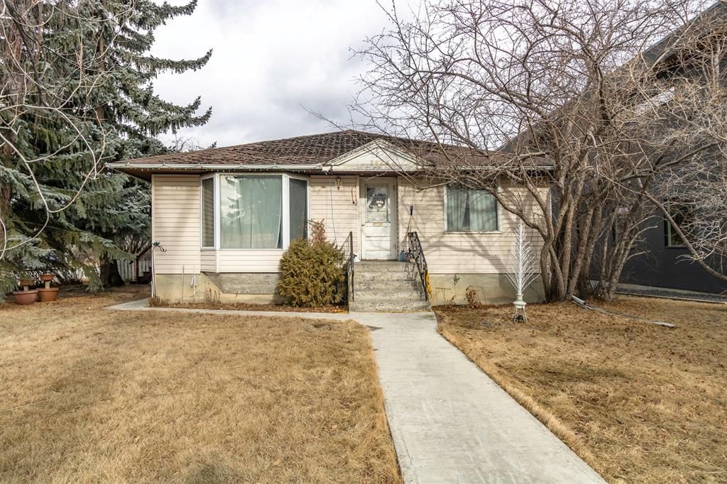Main Photo: 2048 43 Avenue SW in Calgary: Altadore Detached for sale : MLS®# A1179229