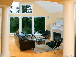 Photo 2: 7 915 Glen Vale Rd in VICTORIA: Es Kinsmen Park House for sale (Esquimalt)  : MLS®# 743488
