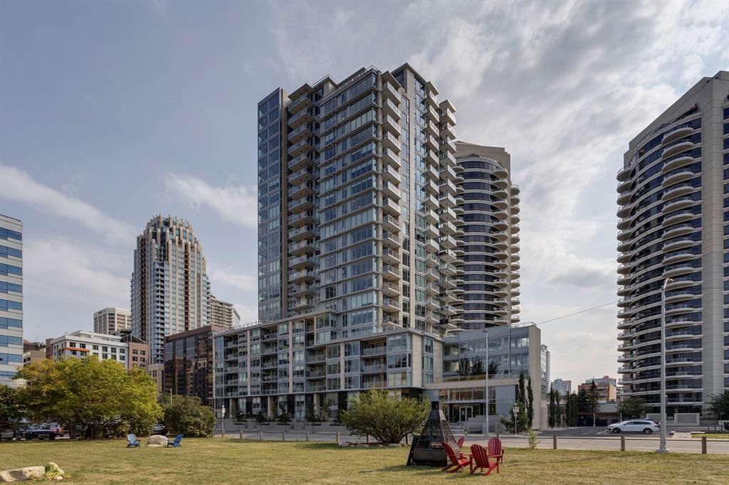 Main Photo: 1804 1025 5 Avenue SW in Calgary: Downtown West End Apartment for sale : MLS®# A2083466
