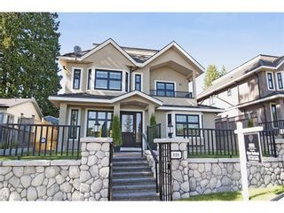Photo 1: 328 25TH Street E in North Vancouver: Home for sale : MLS®# V1070984