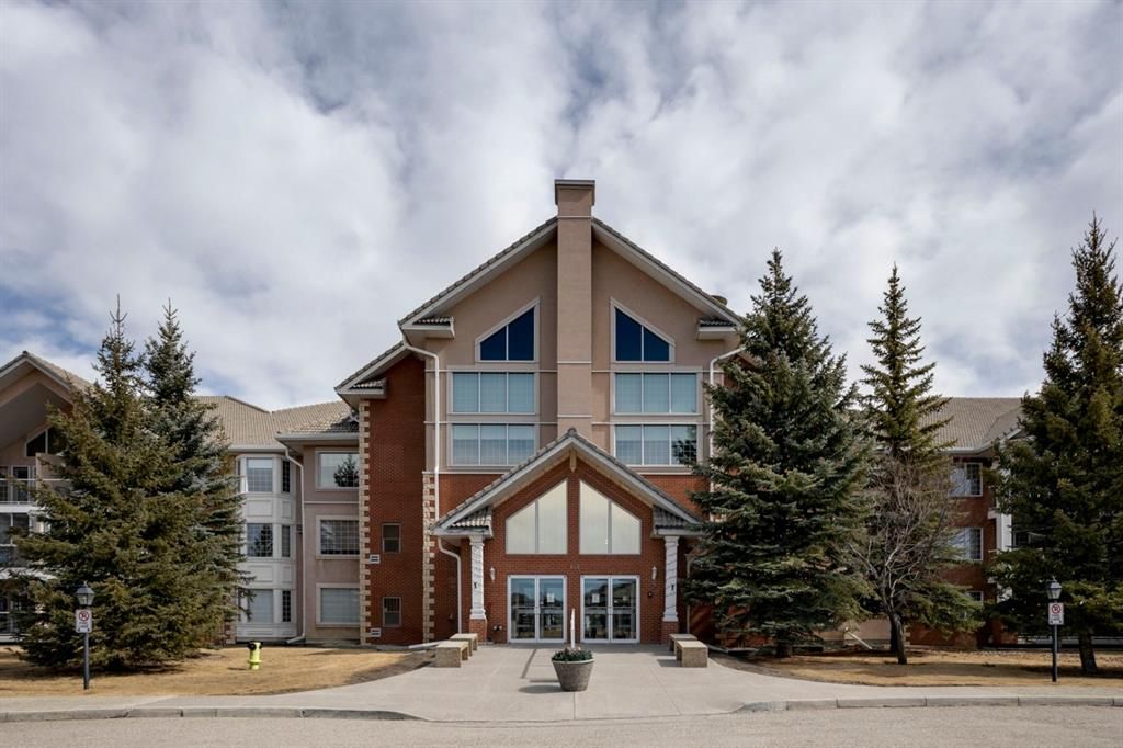 Main Photo: 123 6868 Sierra Morena Boulevard SW in Calgary: Signal Hill Apartment for sale : MLS®# A1200321