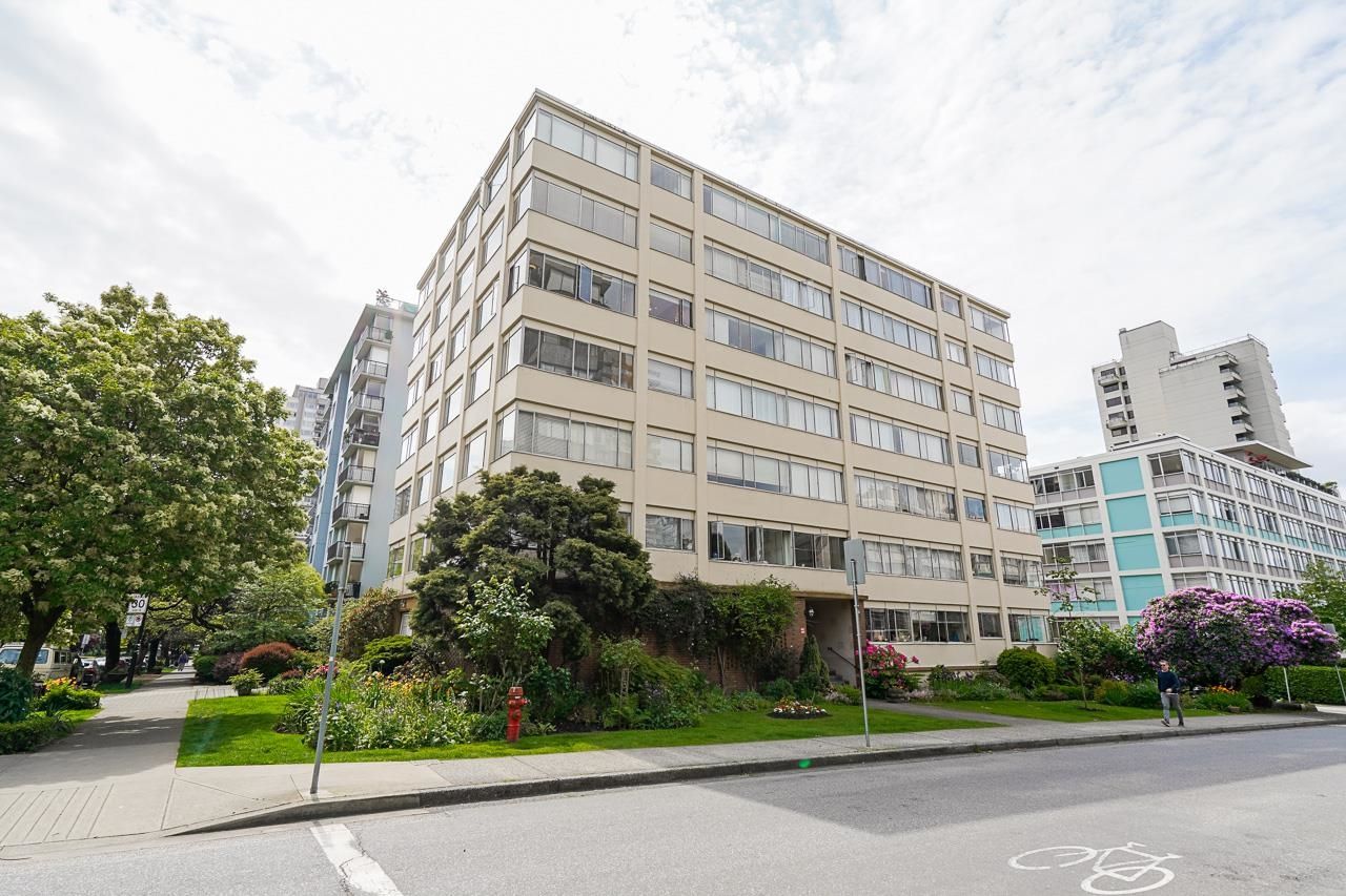 Main Photo: 505 1050 CHILCO Street in Vancouver: West End VW Condo for sale in "SAFARI APARTMENTS" (Vancouver West)  : MLS®# R2695594