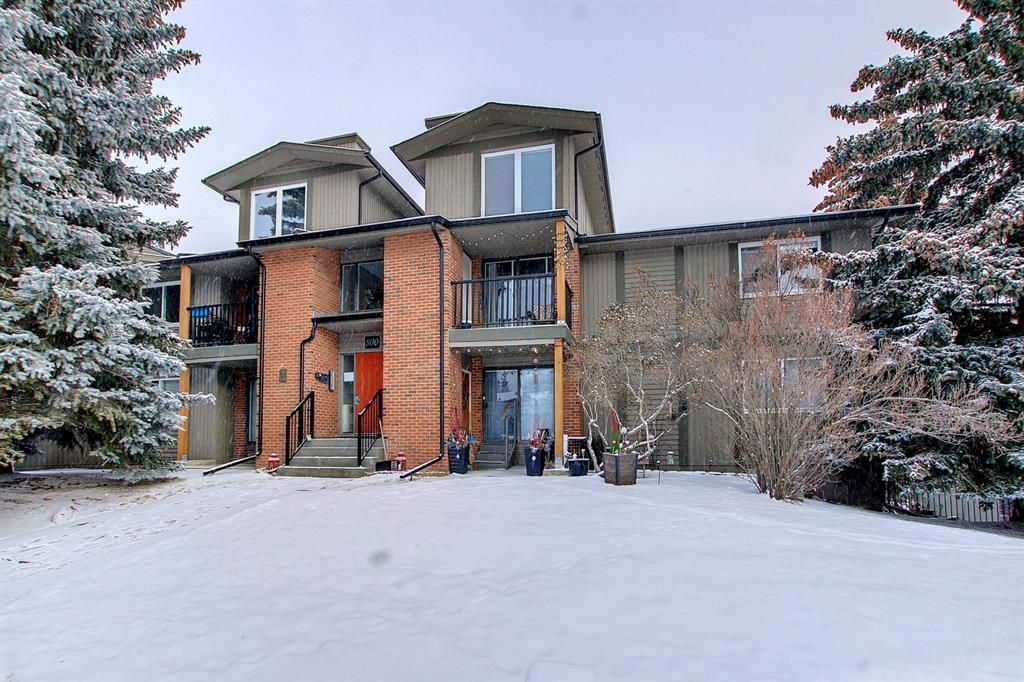 Main Photo: 832 6400 Coach Hill Road SW in Calgary: Coach Hill Apartment for sale : MLS®# A2014233