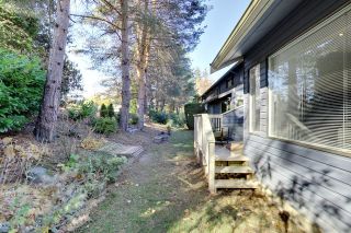 Photo 2: 15832 MCBETH ROAD in South Surrey White Rock: King George Corridor Home for sale ()  : MLS®# R2218642