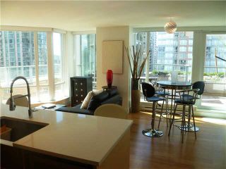 Photo 7: 901 565 SMITHE Street in Vancouver: Downtown VW Condo for sale in "VITA" (Vancouver West)  : MLS®# V878275