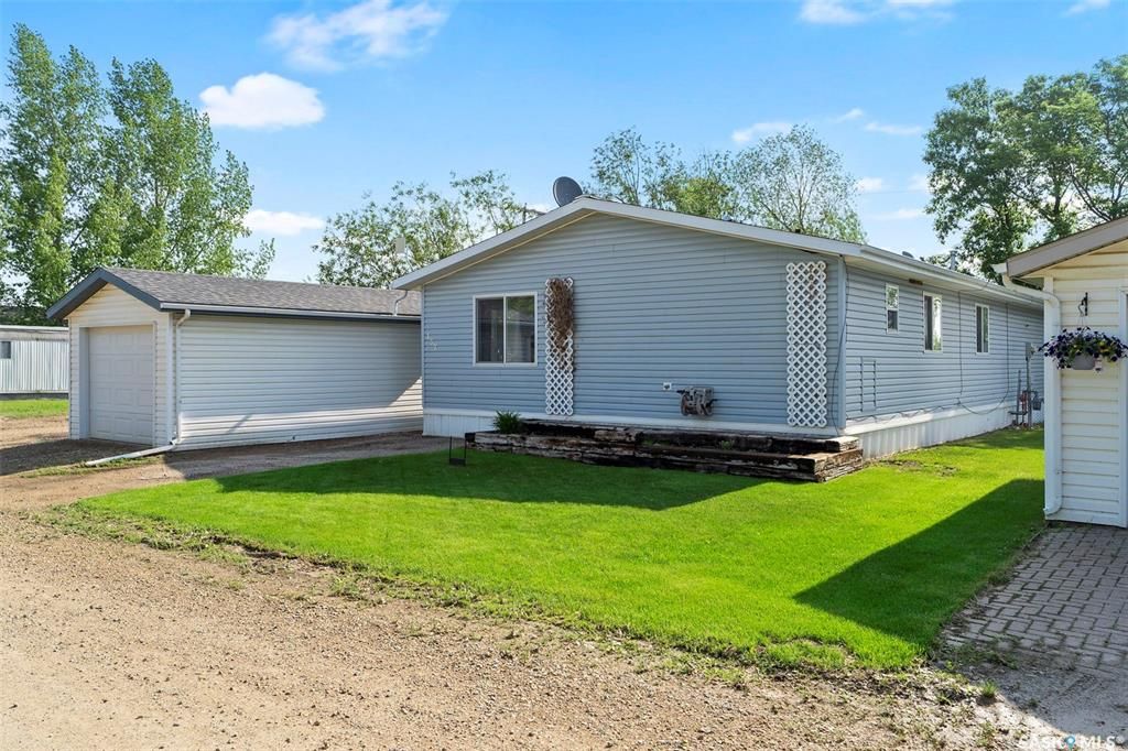 Main Photo: 137 Cottonwood Drive in Sunset Estates: Residential for sale : MLS®# SK927280