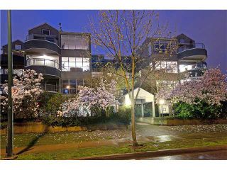 Main Photo: 402 2250 W 3RD Avenue in Vancouver: Kitsilano Condo for sale in "HENLEY PARK" (Vancouver West)  : MLS®# V878507