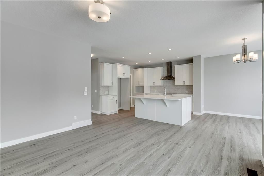 Photo 20: Photos: 56 Creekside Green SW in Calgary: C-168 Detached for sale : MLS®# C4286836
