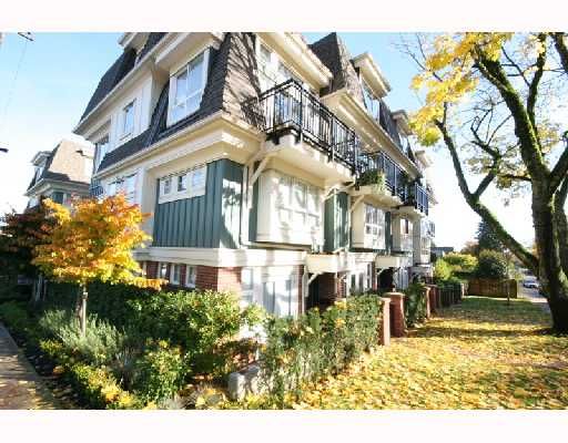Main Photo: 2776 ALMA Street in Vancouver: Kitsilano Townhouse for sale in "TWENTY ON THE PARK" (Vancouver West)  : MLS®# V675560
