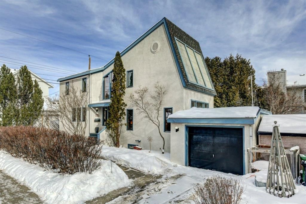 Main Photo: 550 23 Street NW in Calgary: West Hillhurst Detached for sale : MLS®# A1071372