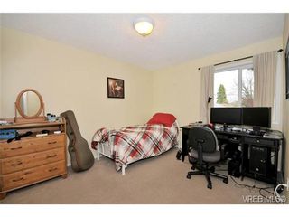 Photo 12: 2882 Belmont Ave in VICTORIA: Vi Oaklands Row/Townhouse for sale (Victoria)  : MLS®# 656001