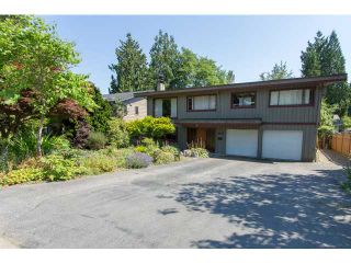Photo 1: 2617 WALPOLE Crescent in North Vancouver: Blueridge NV House for sale : MLS®# V1015965