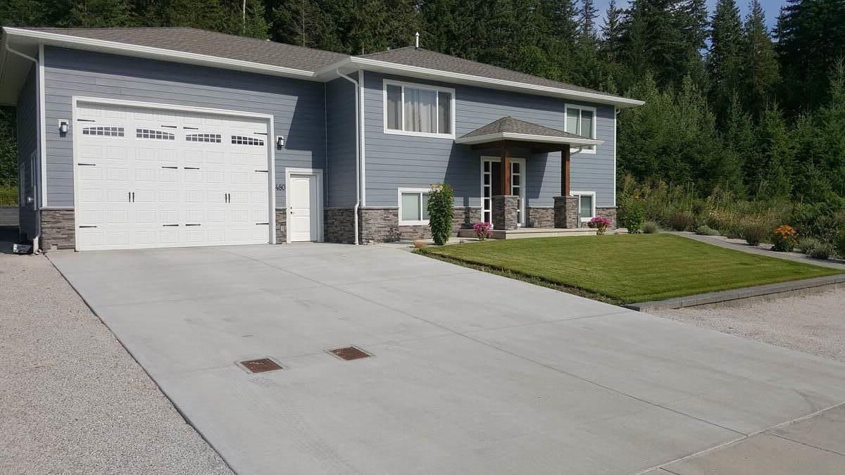 Main Photo: 480 35 Street, SE in Salmon Arm: House for sale : MLS®# 10256667