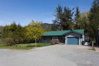 Photo 2: 41580 ROD Road in Squamish: Brackendale House for sale : MLS®# R2261542