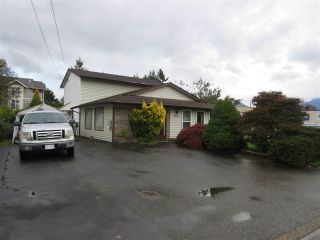 Photo 2: 9238 BROADWAY Road in Chilliwack: Chilliwack E Young-Yale House for sale : MLS®# R2414854
