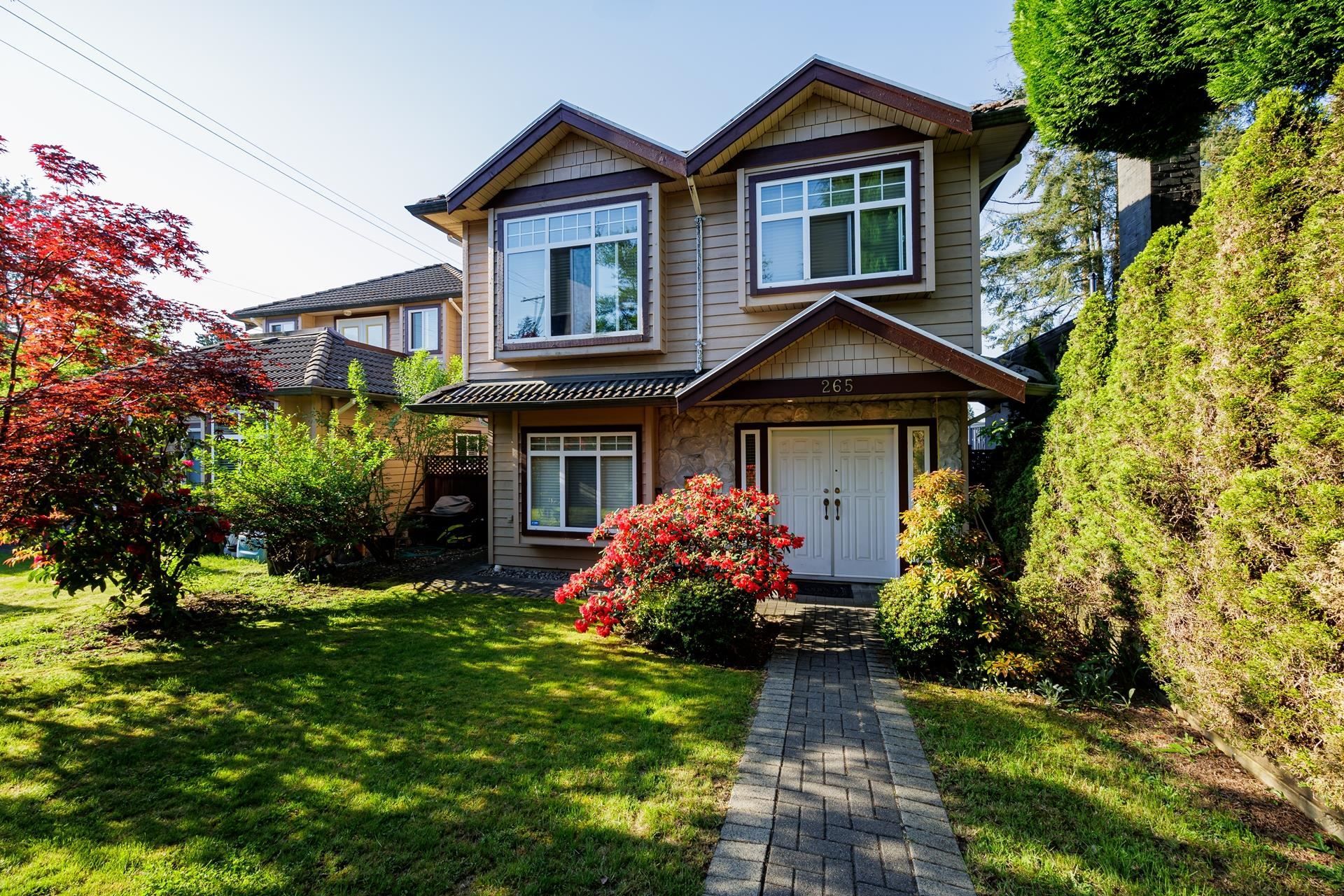 Main Photo: 265 E 20TH Street in North Vancouver: Central Lonsdale House for sale : MLS®# R2779117