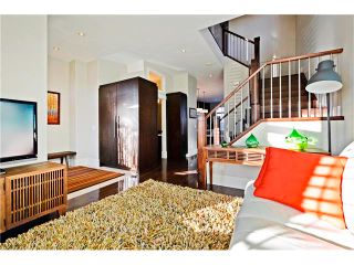 Photo 3: 2626 1 Avenue NW in Calgary: West Hillhurst House for sale : MLS®# C4039407