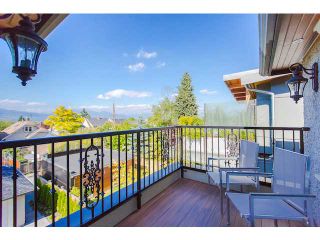 Photo 3: 3715 W 22ND Avenue in Vancouver: Dunbar House for sale in "DUNBAR" (Vancouver West)  : MLS®# V1070247