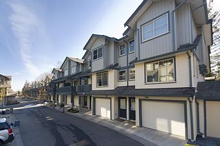 Photo 2: 30 19250 65TH Avenue in Surrey: Clayton Townhouse for sale in "SUNBERRY COURT" (Cloverdale)  : MLS®# F2903438