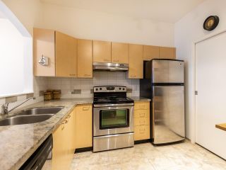 Photo 9: 407 8495 JELLICOE STREET in Vancouver: South Marine Condo for sale (Vancouver East)  : MLS®# R2432777