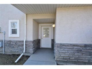 Photo 4: 6639 Pinecliff Grove NE in Calgary: Pineridge House for sale : MLS®# C4107612