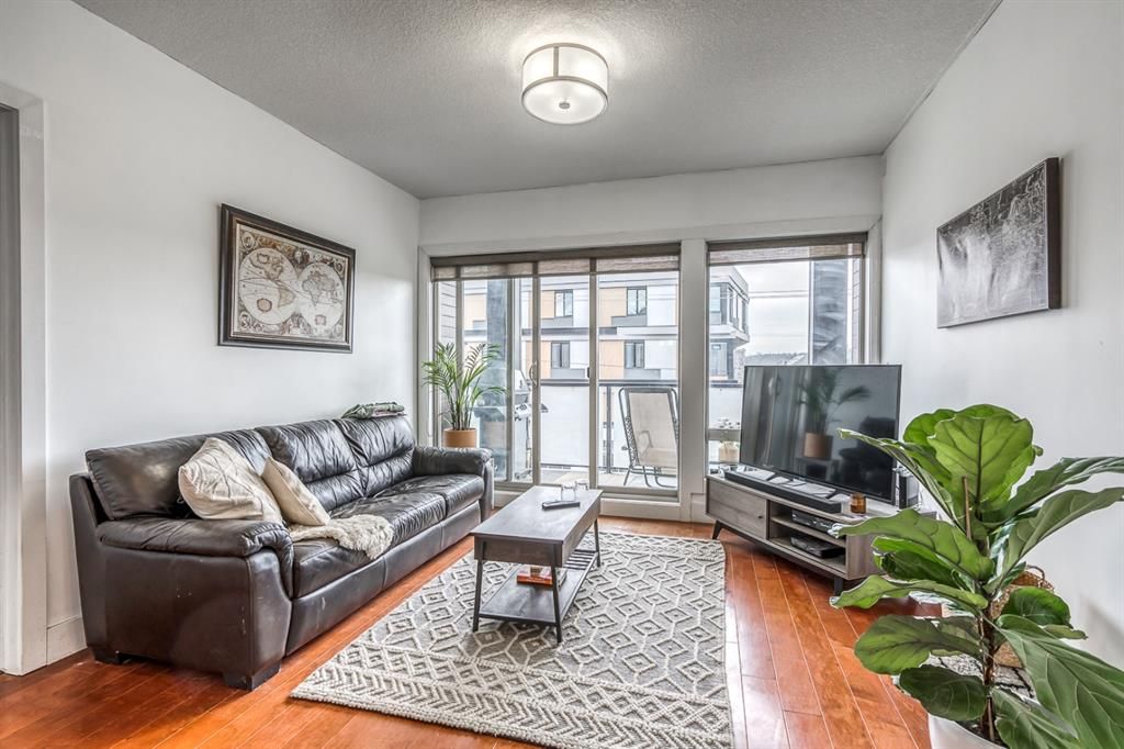 Photo 9: Photos: 312 1899 45 Street NW in Calgary: Montgomery Apartment for sale : MLS®# A1197654