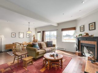 Photo 1: 2244 W 14 Avenue in Vancouver: Kitsilano Townhouse for sale (Vancouver West)  : MLS®# R2332437