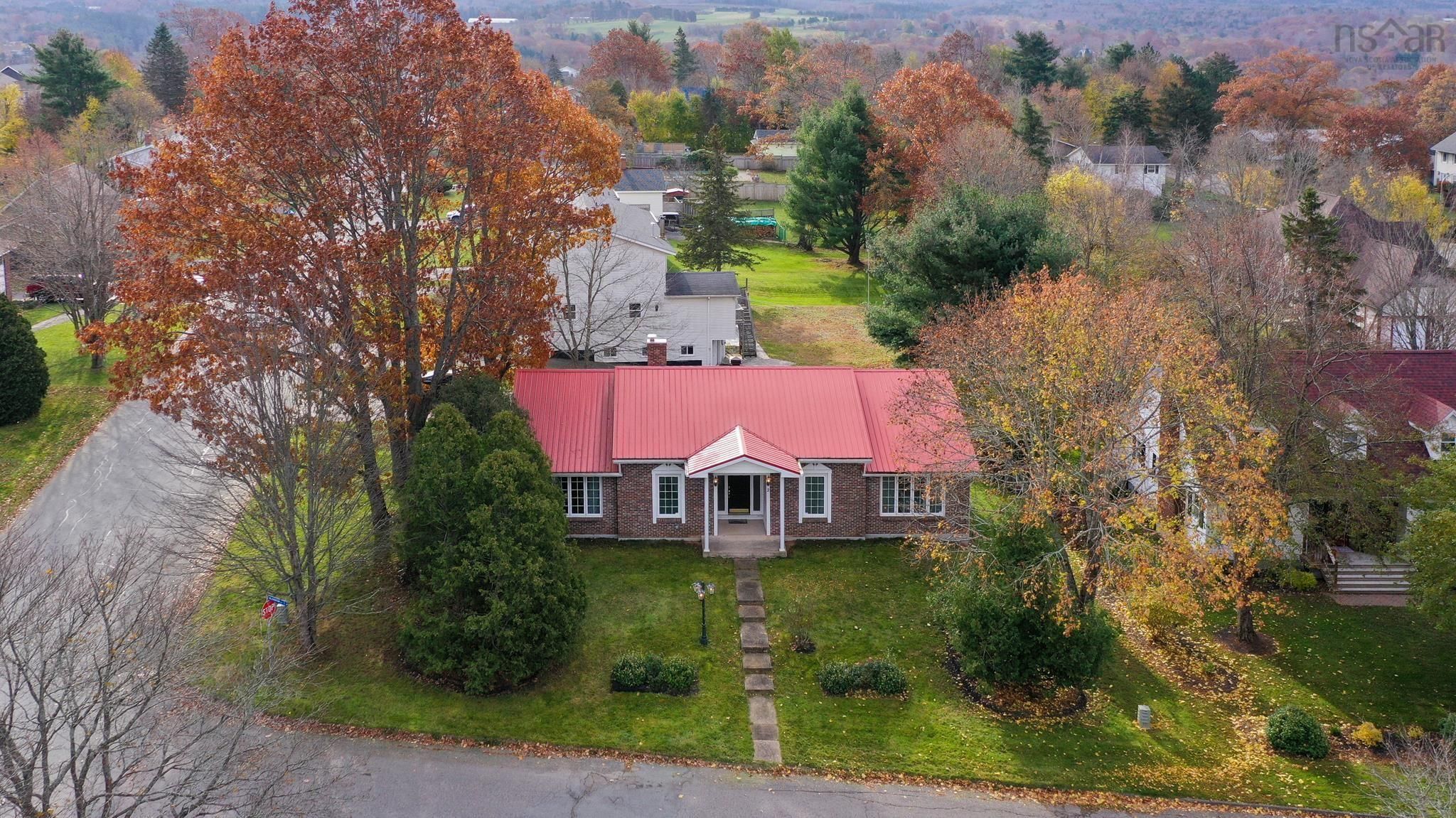 Main Photo: 2 Blossom Drive in Kentville: Kings County Residential for sale (Annapolis Valley)  : MLS®# 202324258