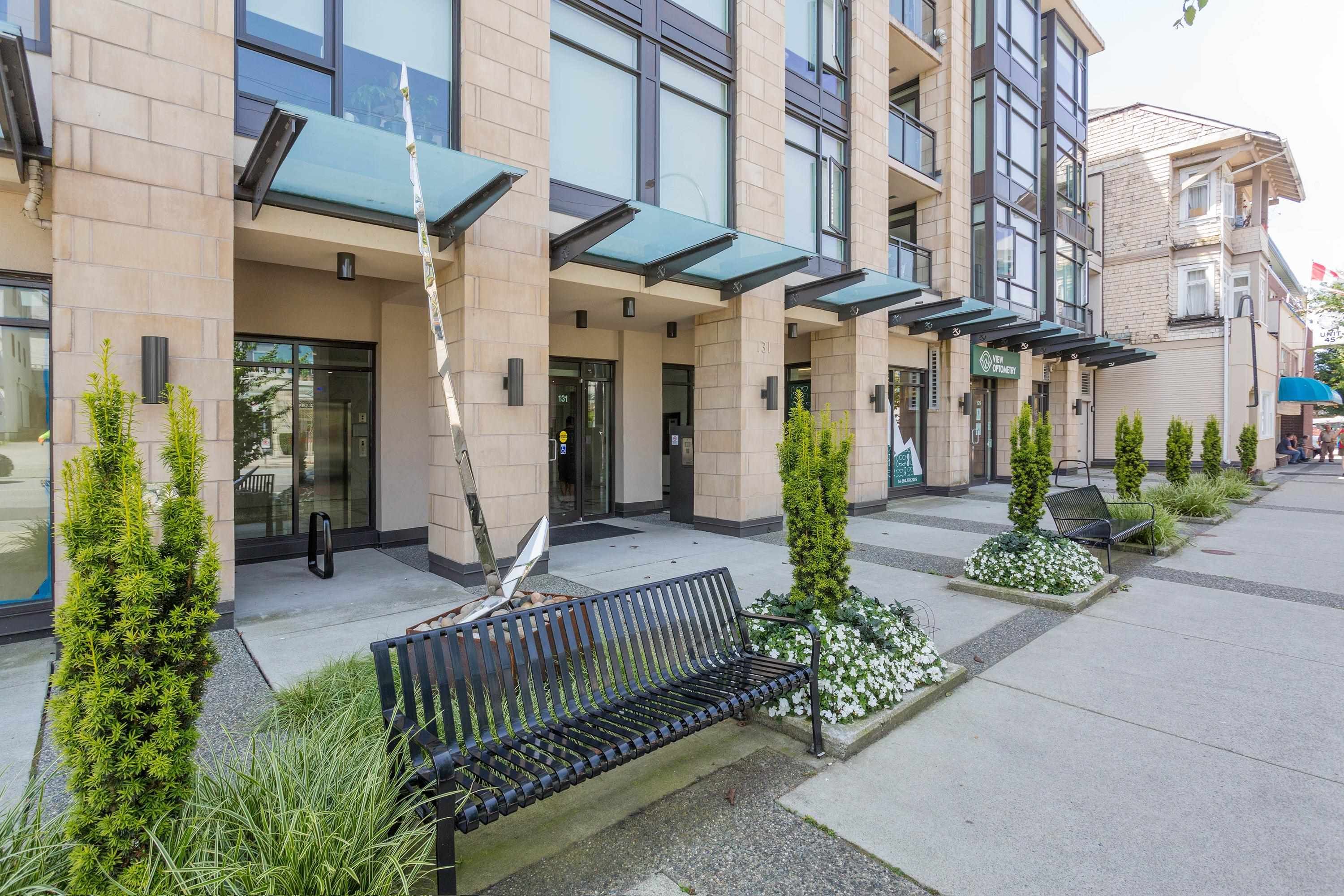 Main Photo: 407 131 E 3RD Street in North Vancouver: Lower Lonsdale Condo for sale in "THE ANCHOR" : MLS®# R2615720