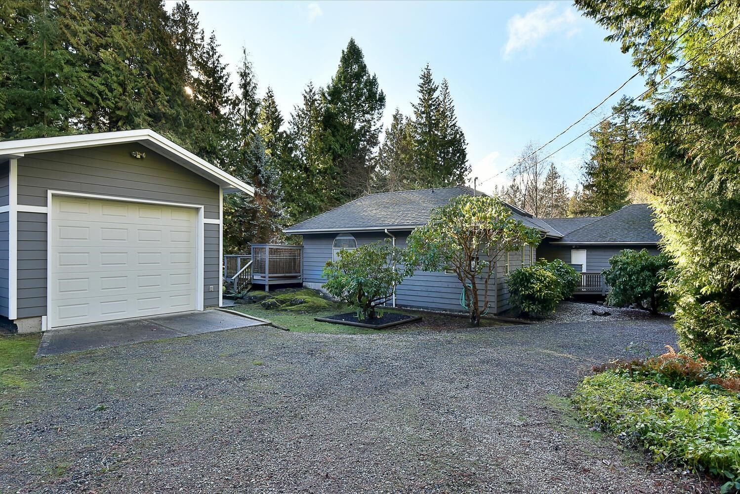 Main Photo: 7321 REDROOFFS Road in Sechelt: Sechelt District House for sale (Sunshine Coast)  : MLS®# R2746822